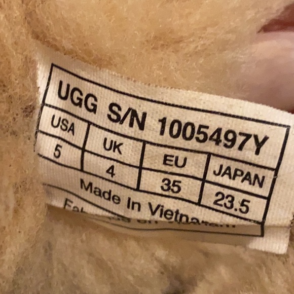 UGG Boots - Picture 3 of 6